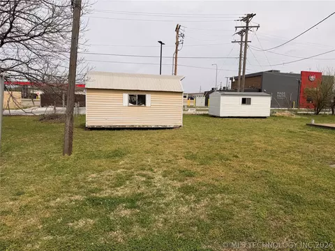 Exterior - 1412 E Walnut St, Cushing, OK 74023 photo 1 of 5