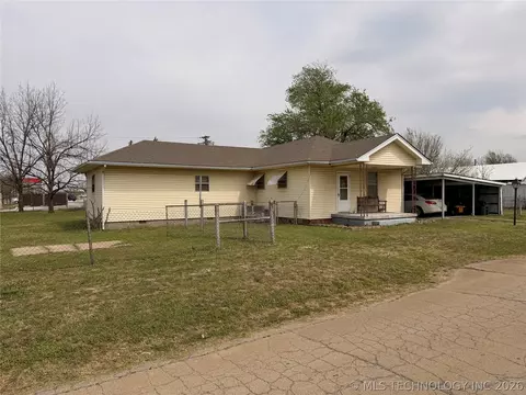 1412 E Walnut St, Cushing, OK 74023