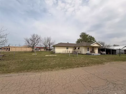 Exterior - 1412 E Walnut St, Cushing, OK 74023 photo 5 of 5