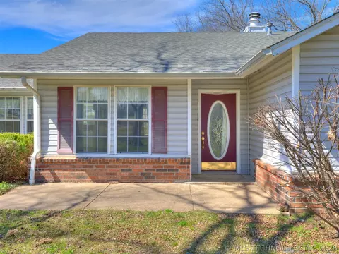 9945 E Northglen St, Claremore, OK 74017