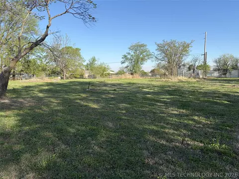 15923 E Newton Pl, Tulsa, OK 74116