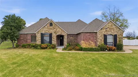 14545 E Quail Run St, Claremore, OK 74017