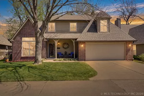 5527 S Delaware Ct, Tulsa, OK 74105