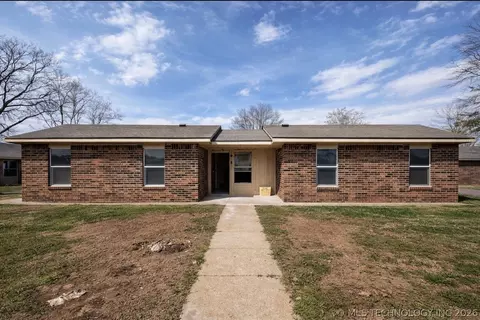 100 W Oak, Webbers Falls, OK 74470