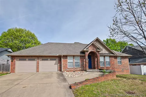 605 S Oak Ave, Tahlequah, OK 74464