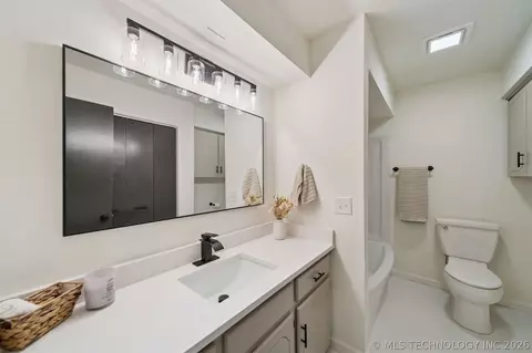 Bath - 23601 E 79th St, Broken Arrow, OK 74014 photo 4 of 4