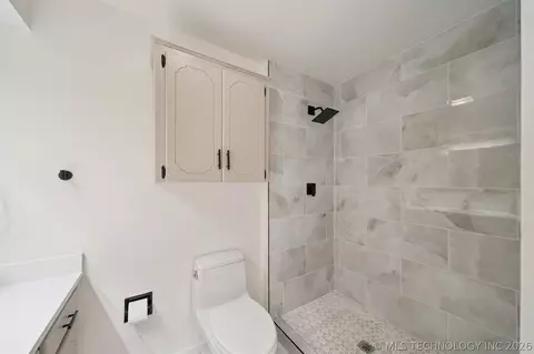 Bath - 23601 E 79th St, Broken Arrow, OK 74014 photo 3 of 4