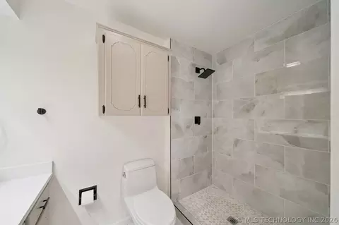 Bath - 23601 E 79th St, Broken Arrow, OK 74014 photo 3 of 4