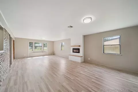Living - 23601 E 79th St, Broken Arrow, OK 74014 photo 5 of 6