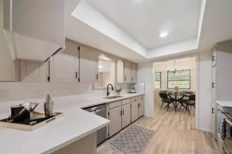 Kitchen - 23601 E 79th St, Broken Arrow, OK 74014 photo 2 of 3