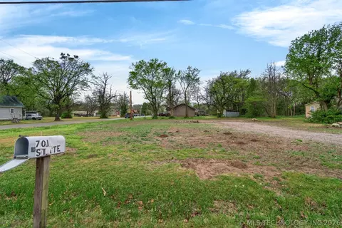 701 N State St, Wagoner, OK 74467