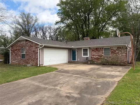 1845 Surrey Dr, Pryor, OK 74361