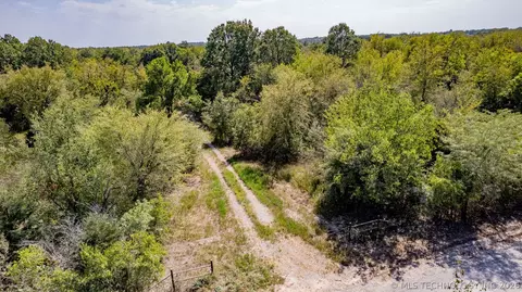 E 191st Street S, Porter, OK 74454