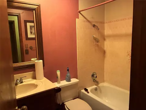 Bath - 411321 E 1080 Rd, Checotah, OK 74426 photo 2 of 2