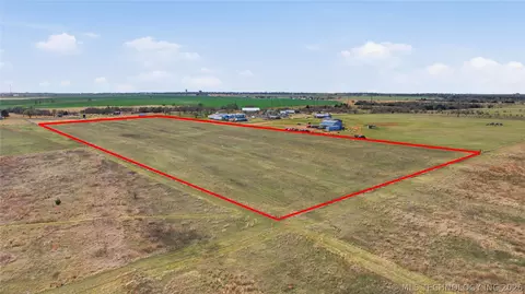 118 E Skeleton Rd, Waukomis, OK 73773