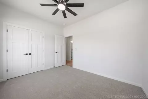 Bedroom - 1009 S Chickasaw St, Skiatook, OK 74070 photo 5 of 7