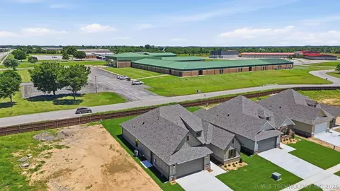 View/Area - 1009 S Chickasaw St, Skiatook, OK 74070 photo 1 of 2