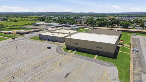 Exterior - 1009 S Chickasaw St, Skiatook, OK 74070 photo 9 of 9