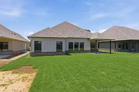 Exterior - 1009 S Chickasaw St, Skiatook, OK 74070 photo 8 of 9