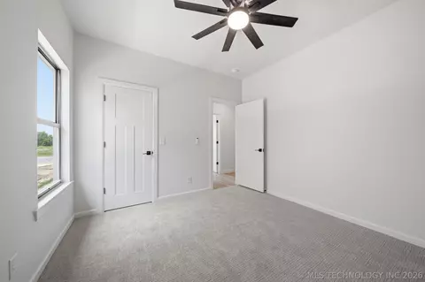 Bedroom - 1009 S Chickasaw St, Skiatook, OK 74070 photo 7 of 7