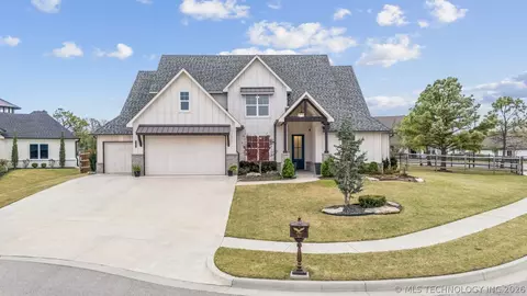 7201 N Hawthorne Ln, Owasso, OK 74055