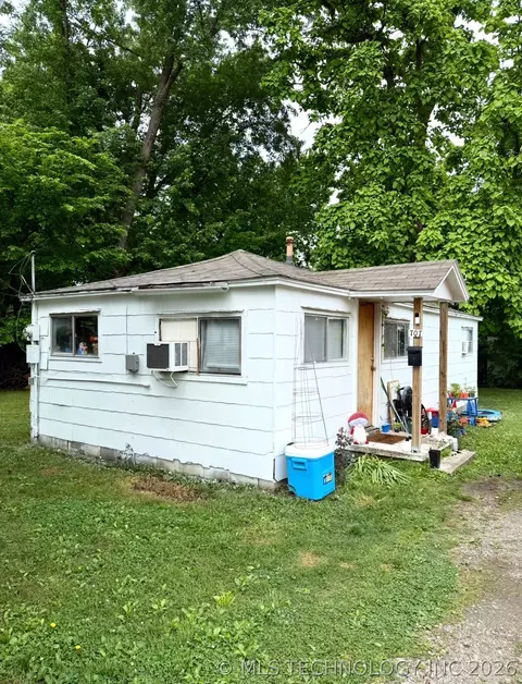 707 N Weenonah Ave, Claremore, OK 74017