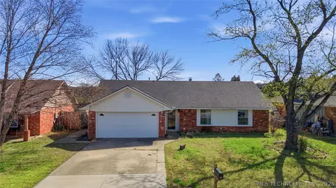 321 N Joanna St, Catoosa, OK 74015