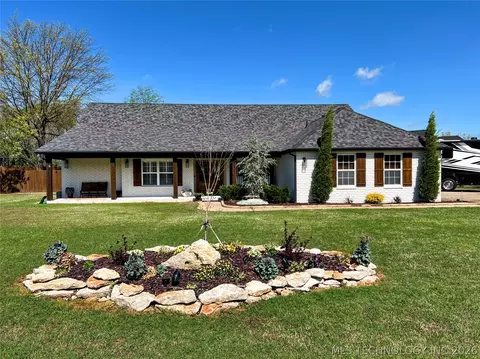 3806 Club View Dr, Muskogee, OK 74403
