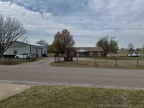 15593 N Bryant Rd, Tahlequah, OK 74464