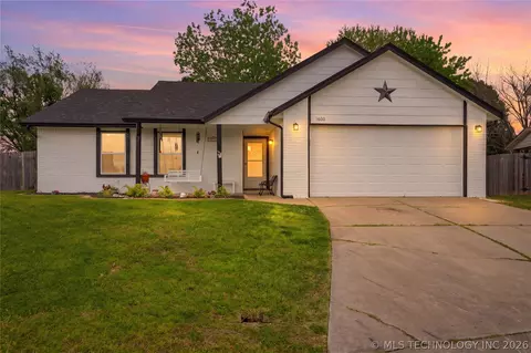 1600 W Edgewater Pl, Broken Arrow, OK 74012