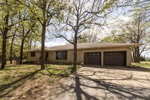 222 N Oak Grove Rd, Cushing, OK 74023
