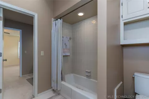 Bath - 6716 E 65th St, Tulsa, OK 74133 photo 6 of 7