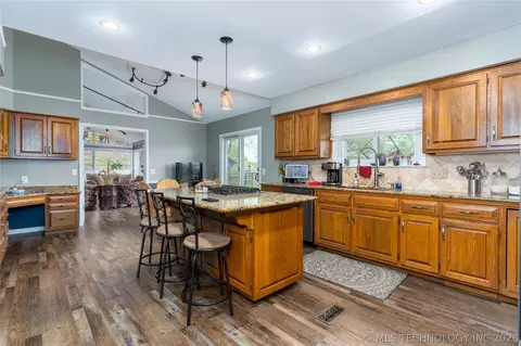Kitchen - 6716 E 65th St, Tulsa, OK 74133 photo 1 of 3