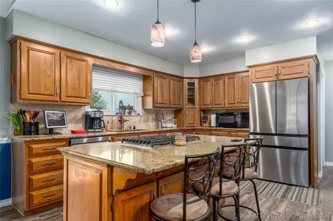 Kitchen - 6716 E 65th St, Tulsa, OK 74133 photo 3 of 3