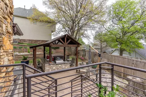Exterior - 6716 E 65th St, Tulsa, OK 74133 photo 2 of 10