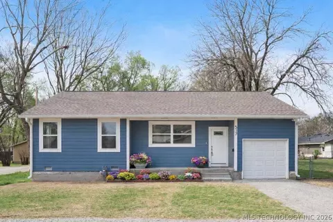 517 W Clyde Ave, Vinita, OK 74301
