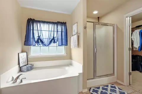 Bath - 20230 E 50th Pl, Broken Arrow, OK 74014 photo 1 of 2