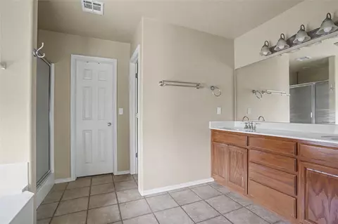 Bath - 20230 E 50th Pl, Broken Arrow, OK 74014 photo 3 of 6