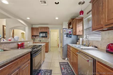 Entry Way - 20230 E 50th Pl, Broken Arrow, OK 74014 photo 2 of 2