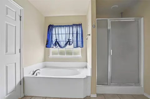 Bath - 20230 E 50th Pl, Broken Arrow, OK 74014 photo 4 of 6