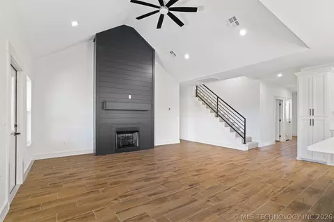 Living - 849 Springfield Ct, Durant, OK 74701 photo 1 of 2
