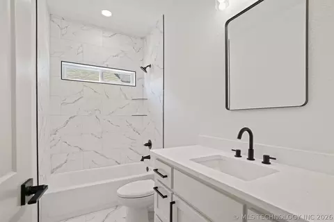 Bath - 849 Springfield Ct, Durant, OK 74701 photo 4 of 4