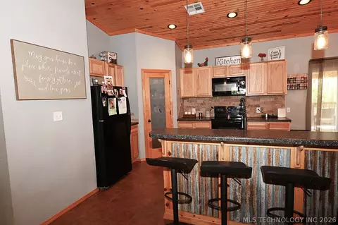 Kitchen - 449272 E 982 Rd, Vian, OK 74962 photo 3 of 7
