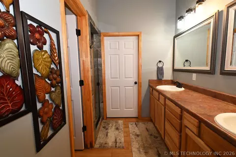 Bath - 449272 E 982 Rd, Vian, OK 74962 photo 1 of 5