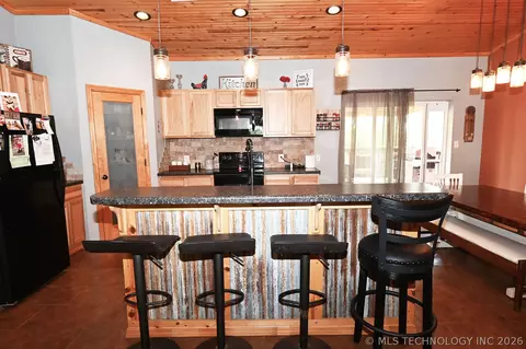 Kitchen - 449272 E 982 Rd, Vian, OK 74962 photo 2 of 7