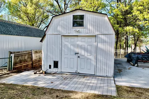 Exterior - 25 E Shoreline Dr, Eufaula, OK 74432 photo 3 of 8