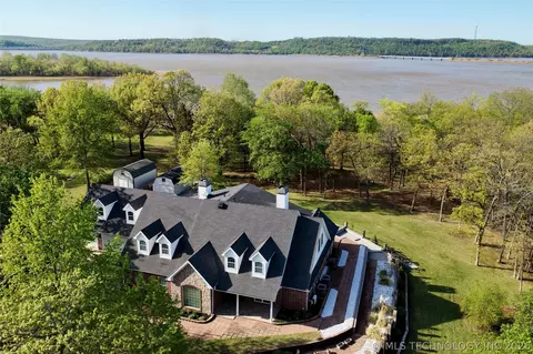 View/Area - 25 E Shoreline Dr, Eufaula, OK 74432 photo 1 of 10