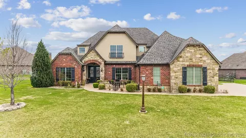 6381 N Locust Ln, Owasso, OK 74055