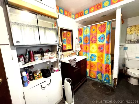 Bath - 366 Main St, Eufaula, OK 74432 photo 1 of 2