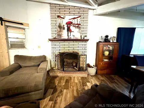 Living - 366 Main St, Eufaula, OK 74432 photo 5 of 5